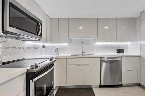 100 bayview dr Ph31, Sunny Isles Beach FL - photo 9 of 13