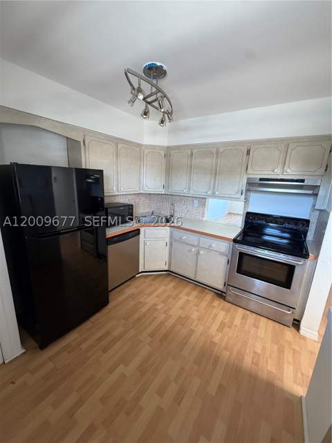 1530 NE 191st St 205, Miami FL - photo 8 of 15
