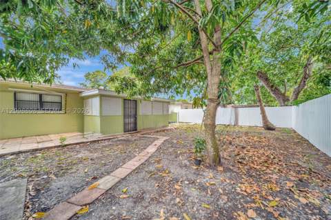 565 NE 160th St, Miami FL - photo 17 of 21