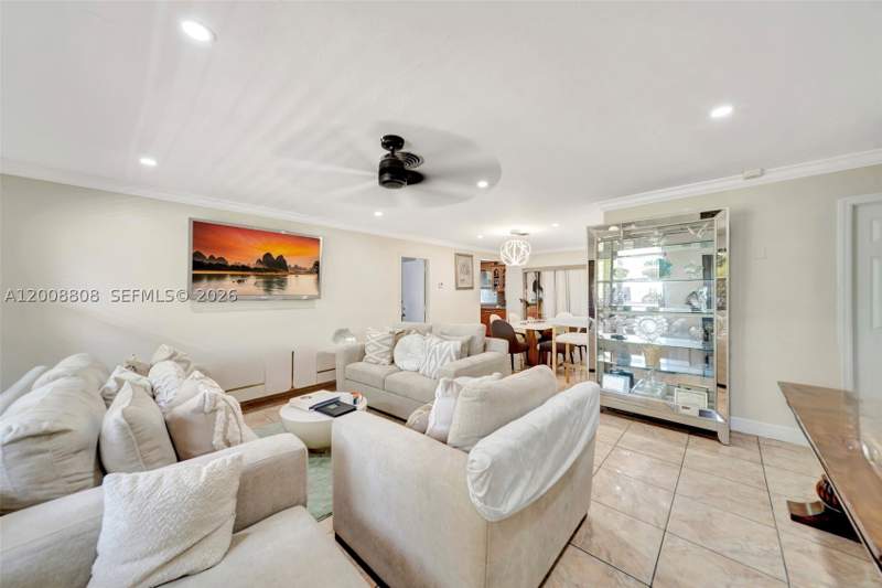 4 bedroom SingleFamilyResidence at 565 NE 160th St, Fulford Highlands, Miami — photo 2