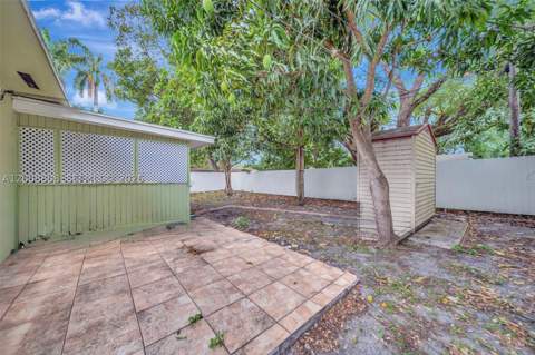 565 NE 160th St, Miami FL - photo 20 of 21