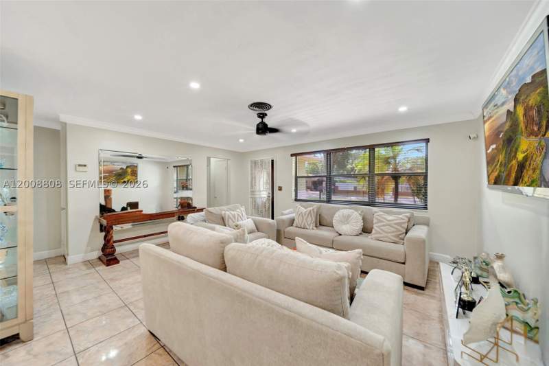 4 bedroom SingleFamilyResidence at 565 NE 160th St, Fulford Highlands, Miami — photo 3