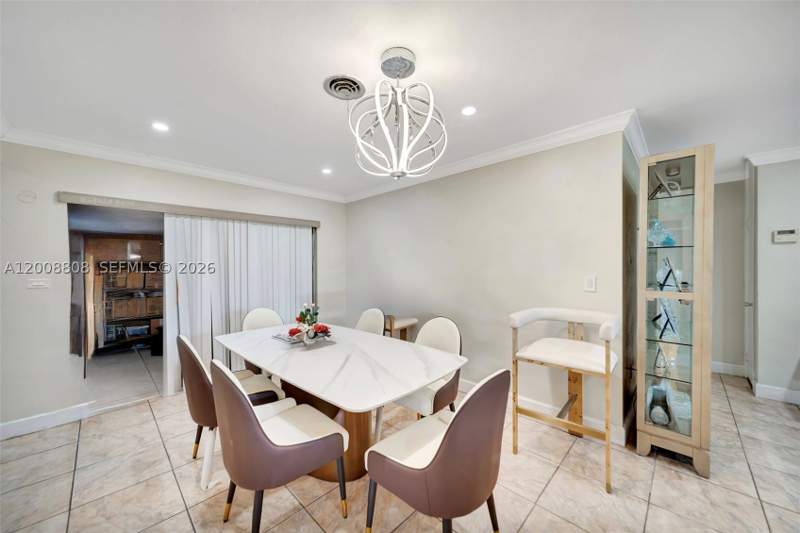 4 bedroom SingleFamilyResidence at 565 NE 160th St, Fulford Highlands, Miami — photo 4