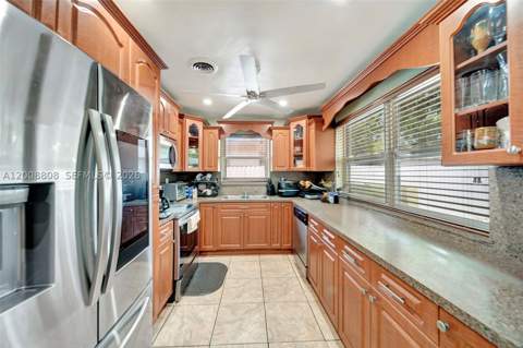 565 NE 160th St, Miami FL - photo 6 of 21