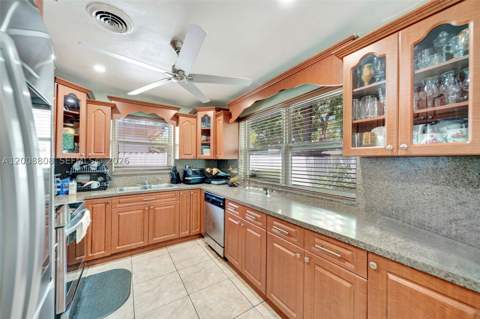 565 NE 160th St, Miami FL - photo 8 of 21
