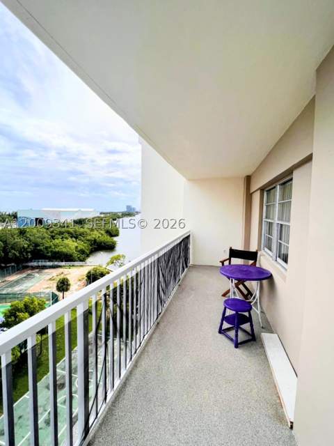 300 Bayview Dr 915, Sunny Isles Beach FL - photo 8 of 24