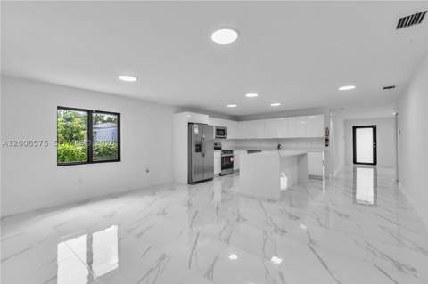 152 NW 18 St, Homestead FL - photo 6 of 25