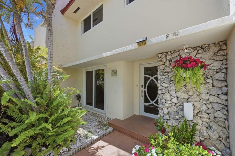 3 bedroom Condominium at 3819 170th St B-1, Lago Verde Villas Condo, North Miami Beach — photo 2