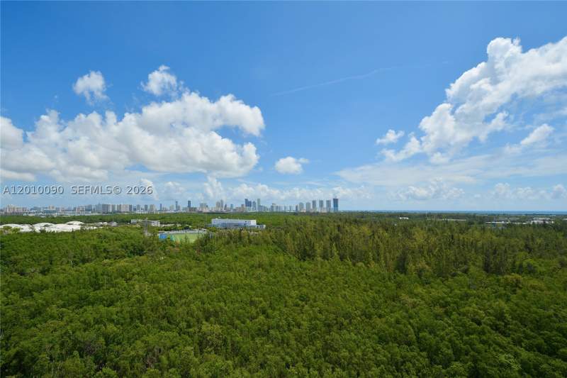 3 bedroom Condominium at 14951 Royal Oaks Ln 1609, The Oaks I Condo, North Miami — photo 2