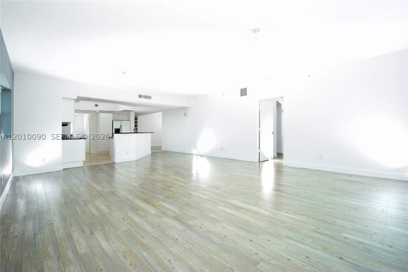 3 bedroom Condominium at 14951 Royal Oaks Ln 1609, The Oaks I Condo, North Miami — photo 3