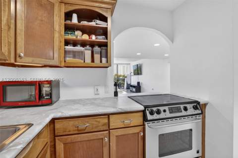 3675 N Country Club Dr 410, Aventura FL - photo 12 of 48
