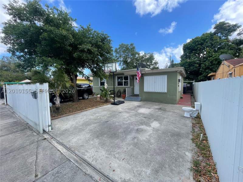 2 bedroom SingleFamilyResidence at 2144 NW 85th St, Everglades Ave Hts Addn, Miami — photo 3