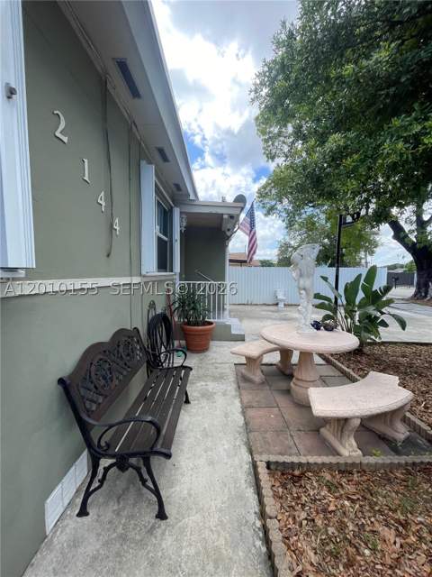 2144 NW 85th St, Miami FL - photo 6 of 32