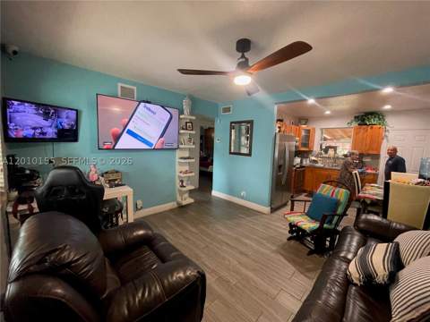 2144 NW 85th St, Miami FL - photo 8 of 32