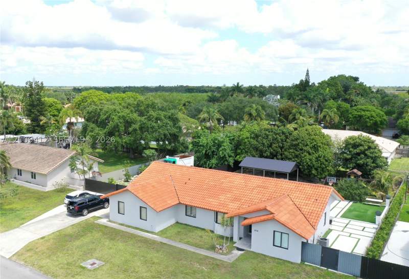 4 bedroom SingleFamilyResidence at 18781 SW 294th Ter, Amend Plat Of Redavo Esta, Homestead — photo 2