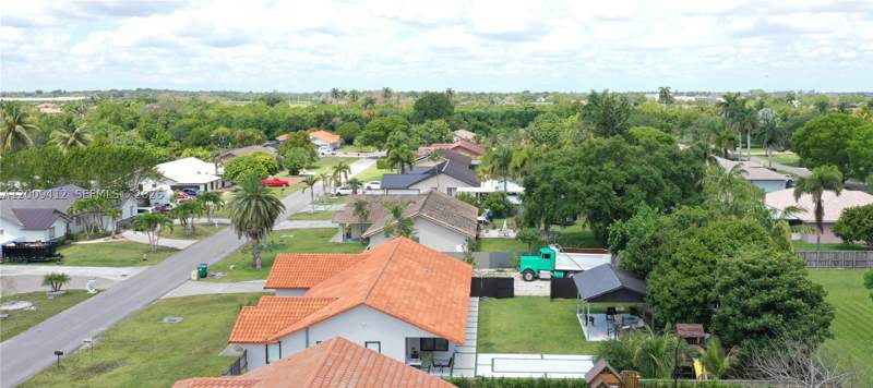4 bedroom SingleFamilyResidence at 18781 SW 294th Ter, Amend Plat Of Redavo Esta, Homestead — photo 4