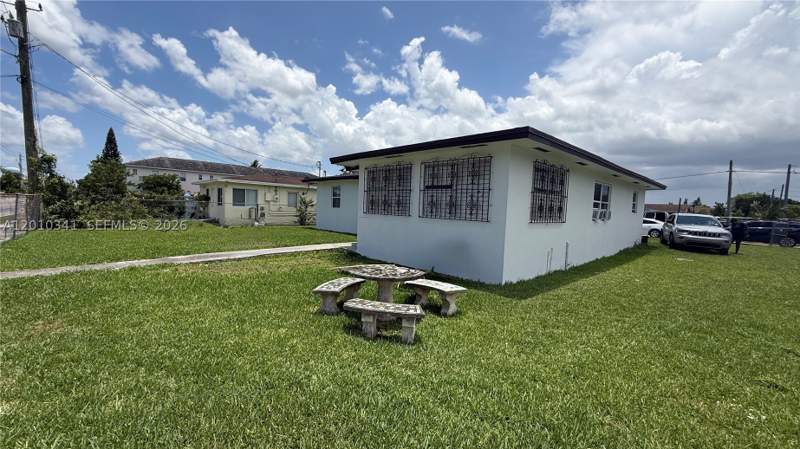 3 bedroom SingleFamilyResidence at 1334 NW 6th Ave, Rockwood Sub, Florida City — photo 3