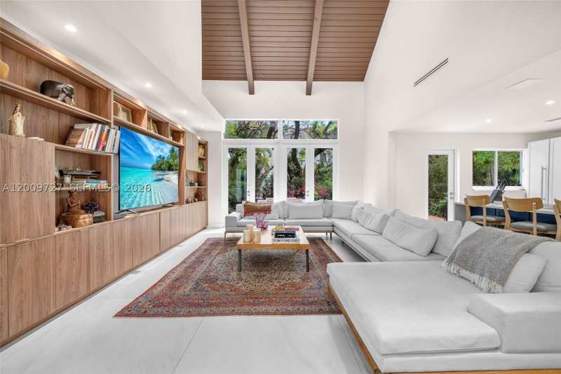 4 bedroom SingleFamilyResidence at 1933 S Oak Haven Cir, Oak Haven Sec 2, Miami — photo 1
