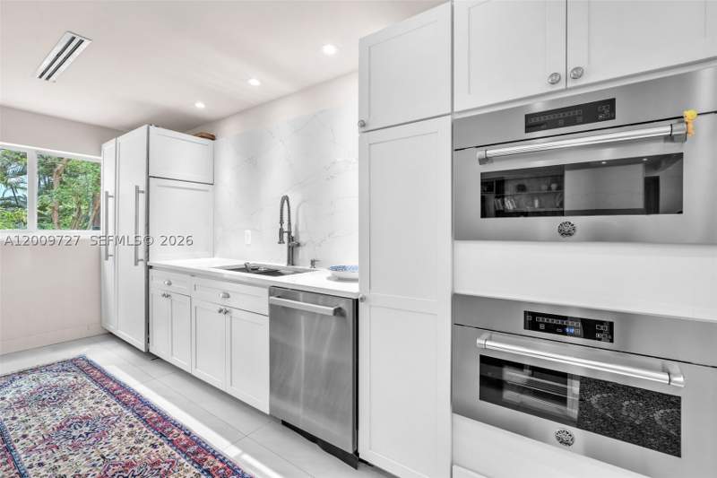 4 bedroom SingleFamilyResidence at 1933 S Oak Haven Cir, Oak Haven Sec 2, Miami — photo 4