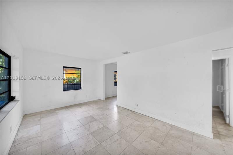 2 bedroom SingleFamilyResidence at 3033 Hibiscus Street, Carters Addn To C Gr, Miami — photo 3