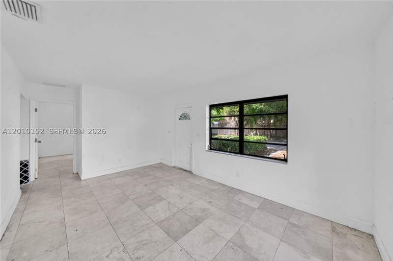 2 bedroom SingleFamilyResidence at 3033 Hibiscus Street, Carters Addn To C Gr, Miami — photo 4