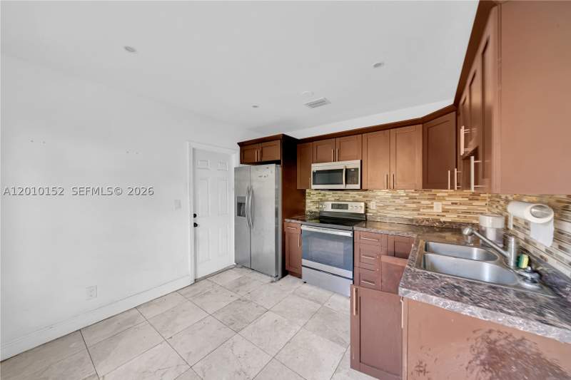 2 bedroom SingleFamilyResidence at 3033 Hibiscus Street, Carters Addn To C Gr, Miami — photo 5