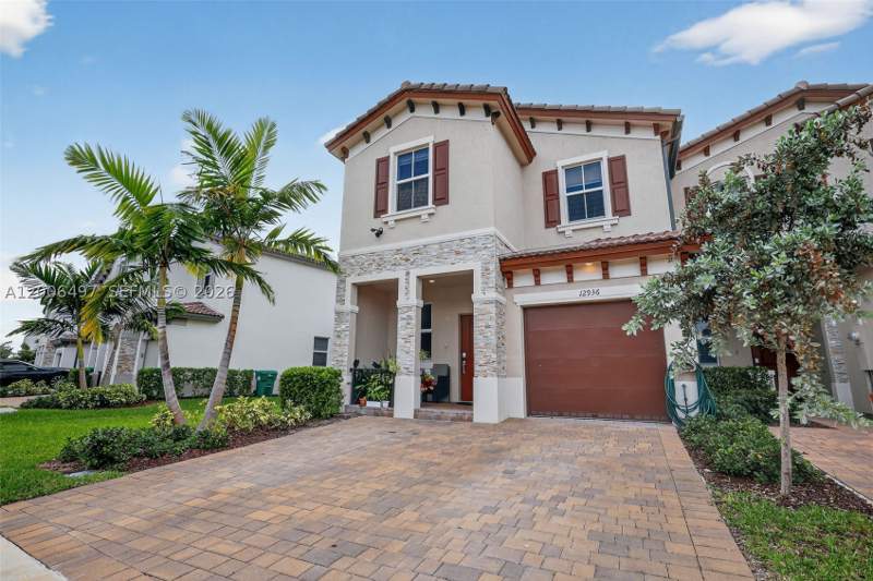 4 bedroom Townhouse at 12936 NW 22nd Pl, GOLF PARK SEC 1, Miami — photo 1