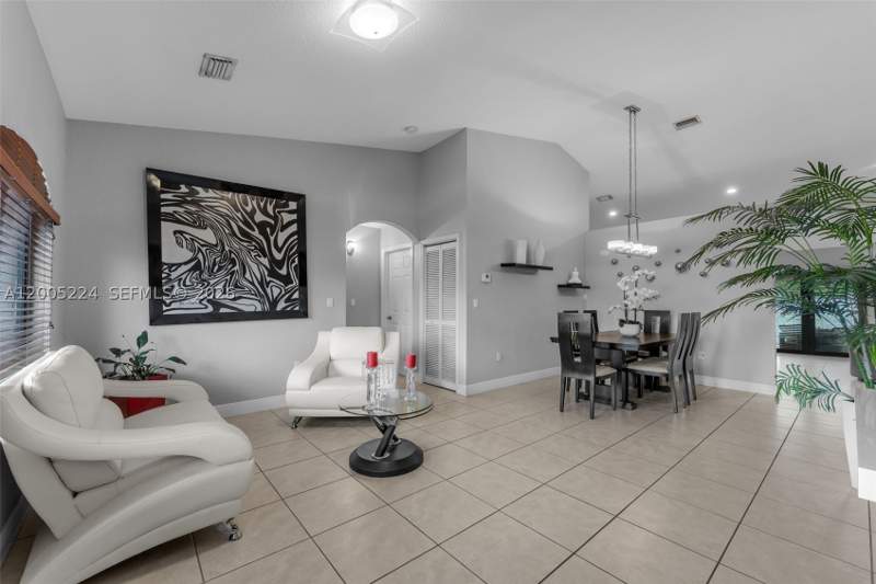 4 bedroom SingleFamilyResidence at 3160 SW 142nd Ave, Soto Mansions, Miami — photo 5