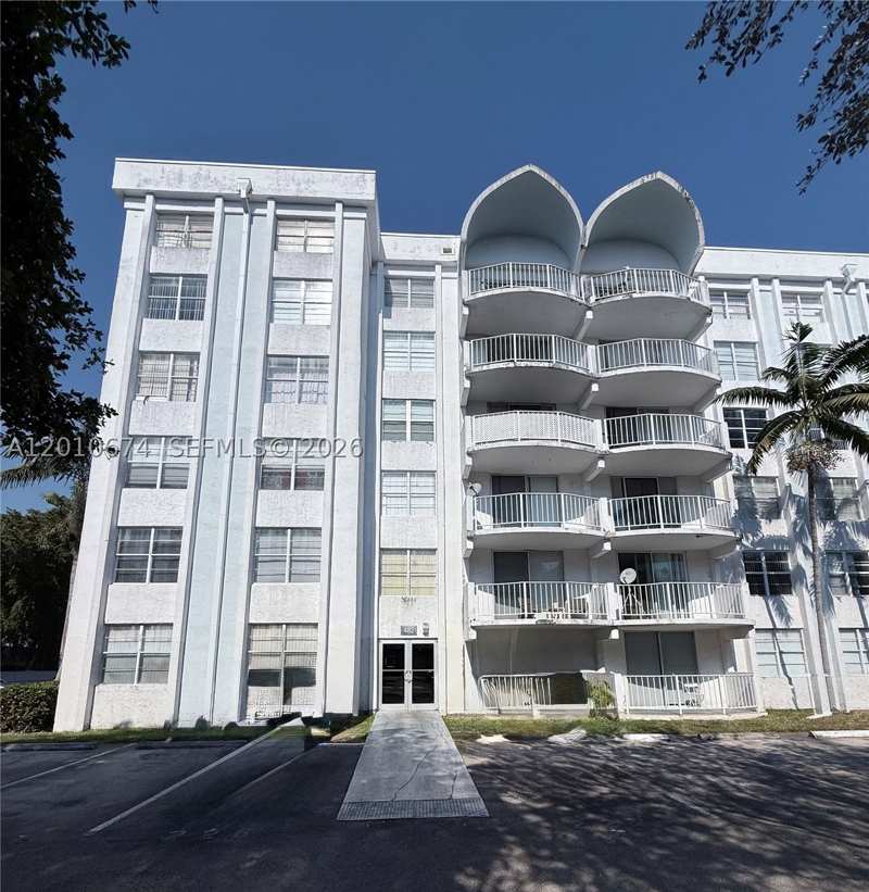 1 bedroom Condominium at 482 NW 165th St Rd A-307, Montecarlo Condo, Miami — photo 1
