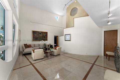 690 Warren Ln, Key Biscayne FL - photo 6 of 39