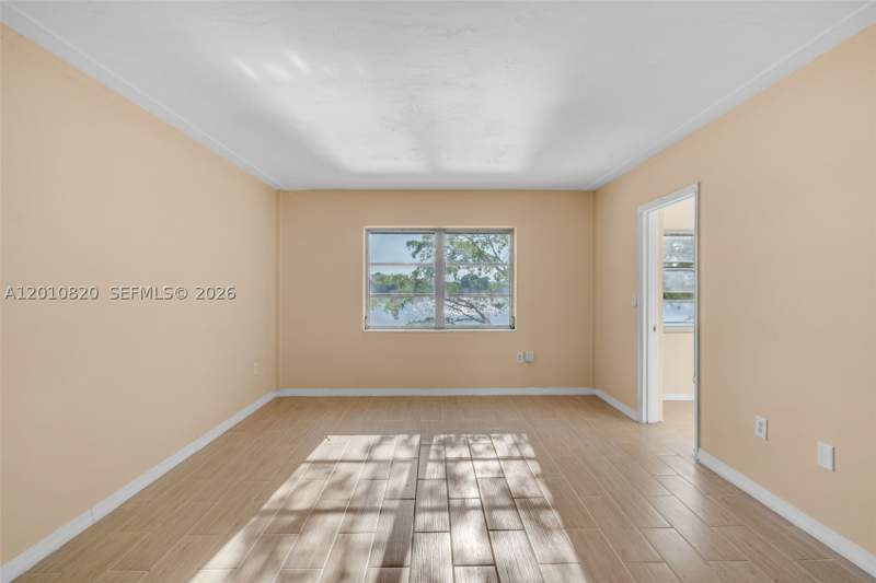 1 bedroom Condominium at 18900 NE 3rd Ct 520, Star Lakes Estates No 5 C, Miami — photo 4