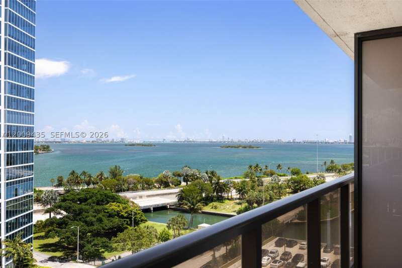 1 bedroom Condominium at 600 NE 36th St 1109, Charter Club Condo, Miami — photo 2