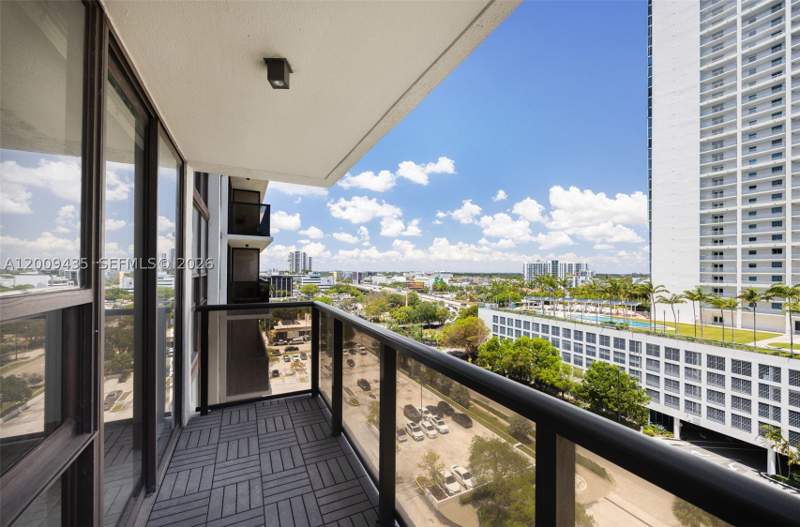 1 bedroom Condominium at 600 NE 36th St 1109, Charter Club Condo, Miami — photo 3
