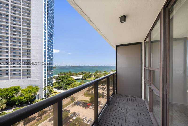 1 bedroom Condominium at 600 NE 36th St 1109, Charter Club Condo, Miami — photo 4
