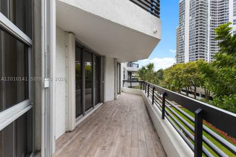 3500 Mystic Pointe Dr 302, Aventura FL - photo 12 of 33