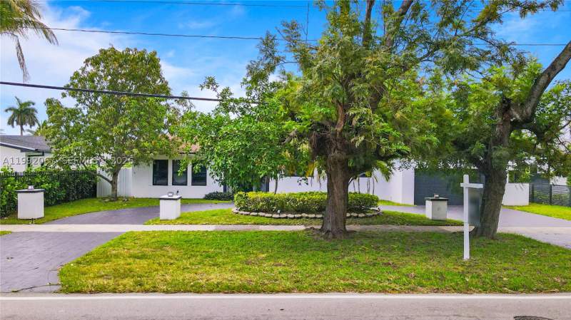 4 bedroom SingleFamilyResidence at 1850 NE 199th St, Skylake Manors, Miami — photo 4