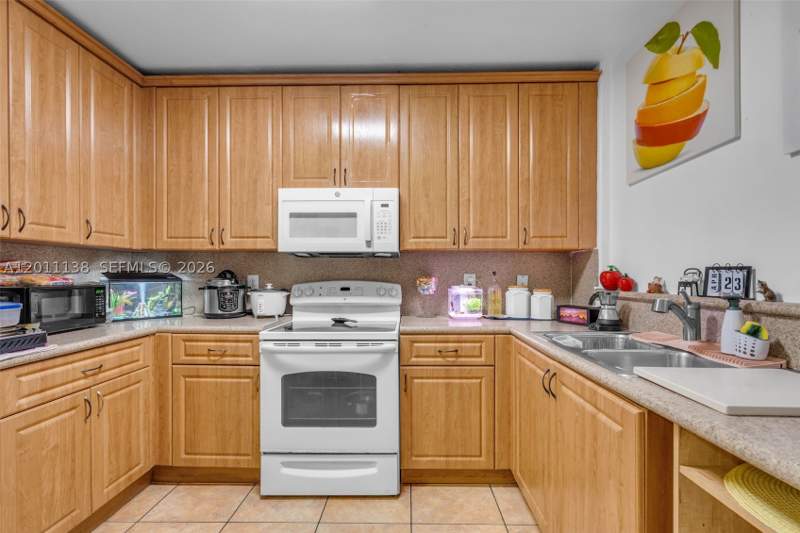3 bedroom Townhouse at 8031 W 36th Ave 1, Shoma Homes Splendido Con, Hialeah — photo 4