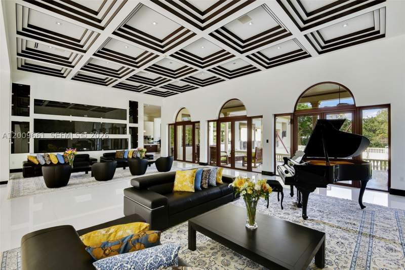 9 bedroom SingleFamilyResidence at 5801 Moss Ranch Rd, Town & Ranch Ests, Pinecrest — photo 5