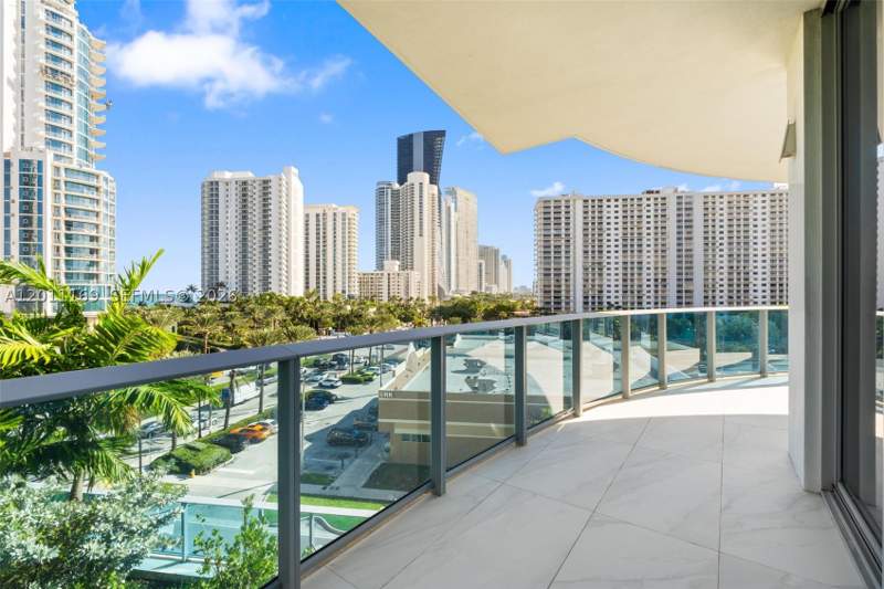 3 bedroom Condominium at 17550 Collins Ave 501, Tatums Sub Govt, Sunny Isles Beach — photo 4