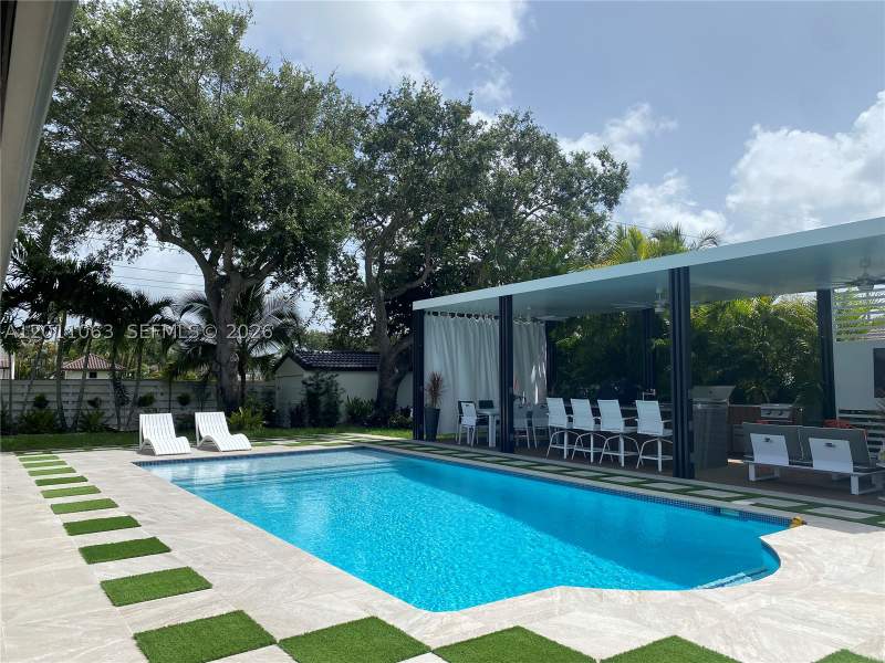 4 bedroom SingleFamilyResidence at 13255 SW 106th Ave, The Falls, Miami — photo 2