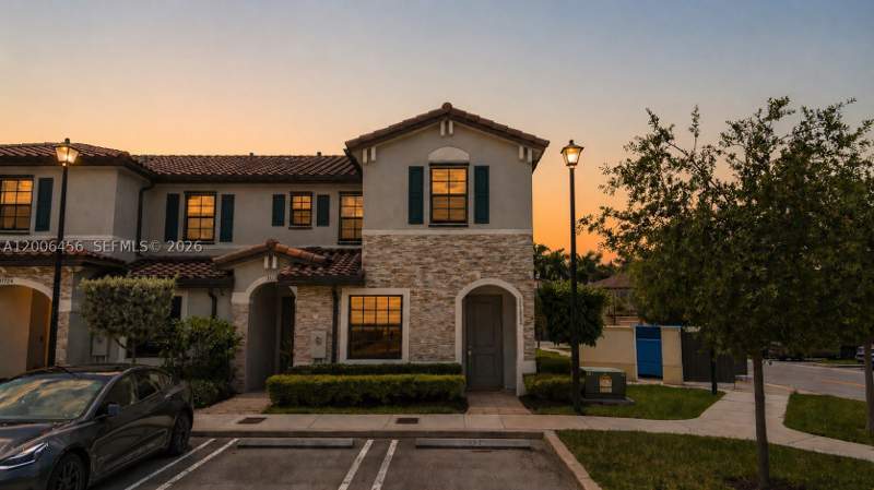 3 bedroom Townhouse at 11232 SW 249th St, Coco Palm Villas, Homestead — photo 2