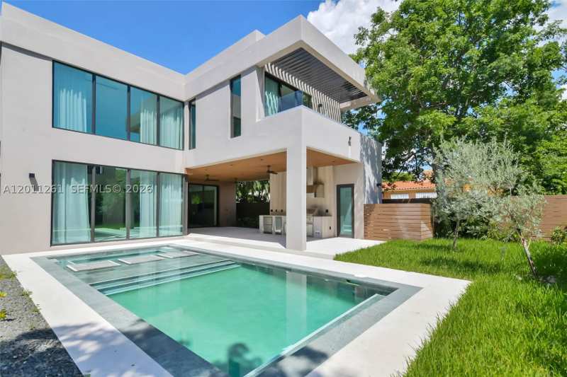 6 bedroom SingleFamilyResidence at 135 SW 29th Rd, Brickell Estates, Miami — photo 1