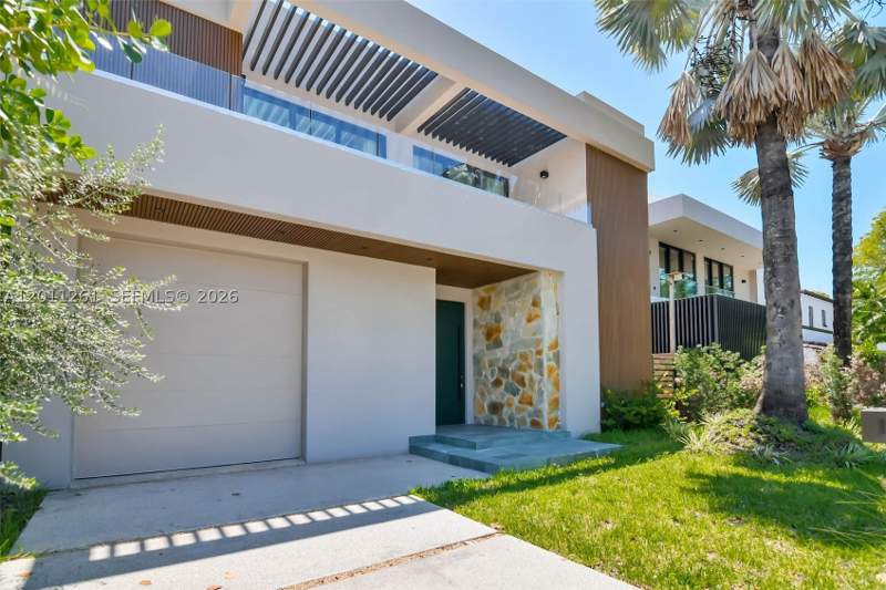 6 bedroom SingleFamilyResidence at 135 SW 29th Rd, Brickell Estates, Miami — photo 3