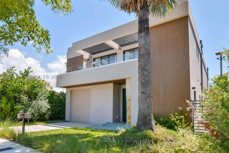 6 bedroom SingleFamilyResidence at 135 SW 29th Rd, Brickell Estates, Miami — photo 5