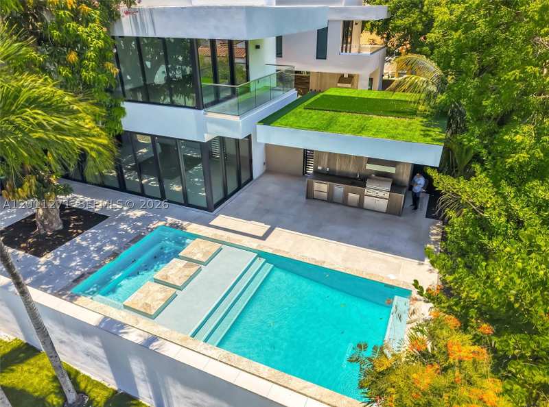5 bedroom SingleFamilyResidence at 125 SW 29th Rd, Brickell Estates, Miami — photo 1