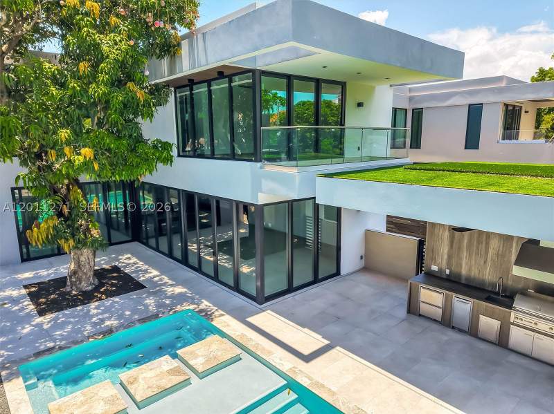 5 bedroom SingleFamilyResidence at 125 SW 29th Rd, Brickell Estates, Miami — photo 2