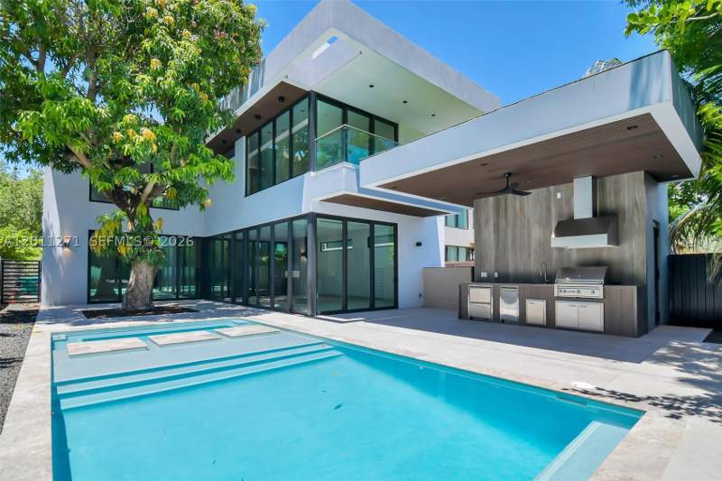 5 bedroom SingleFamilyResidence at 125 SW 29th Rd, Brickell Estates, Miami — photo 5