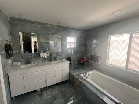 3915 NE 168th St 3915, North Miami Beach FL - photo 14 of 31