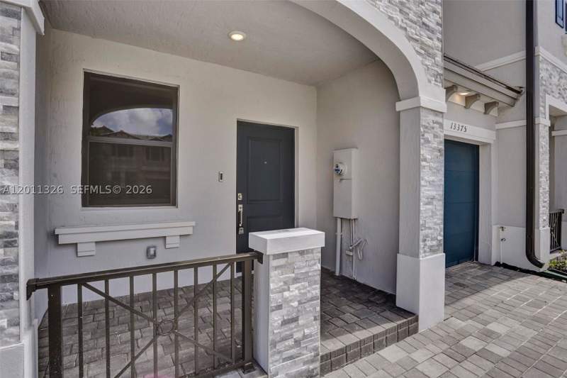 3 bedroom Townhouse at 13375 SW 287 Street, Pinevista, Homestead — photo 2