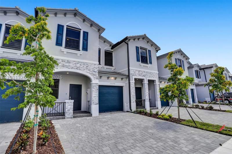 3 bedroom Townhouse at 13375 SW 287 Street, Pinevista, Homestead — photo 4